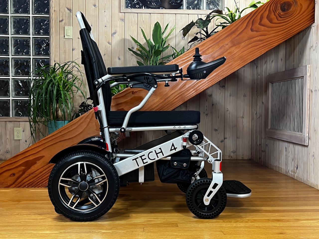 tech4-wheelchair11 – Quick N Mobile – 888-701-8799