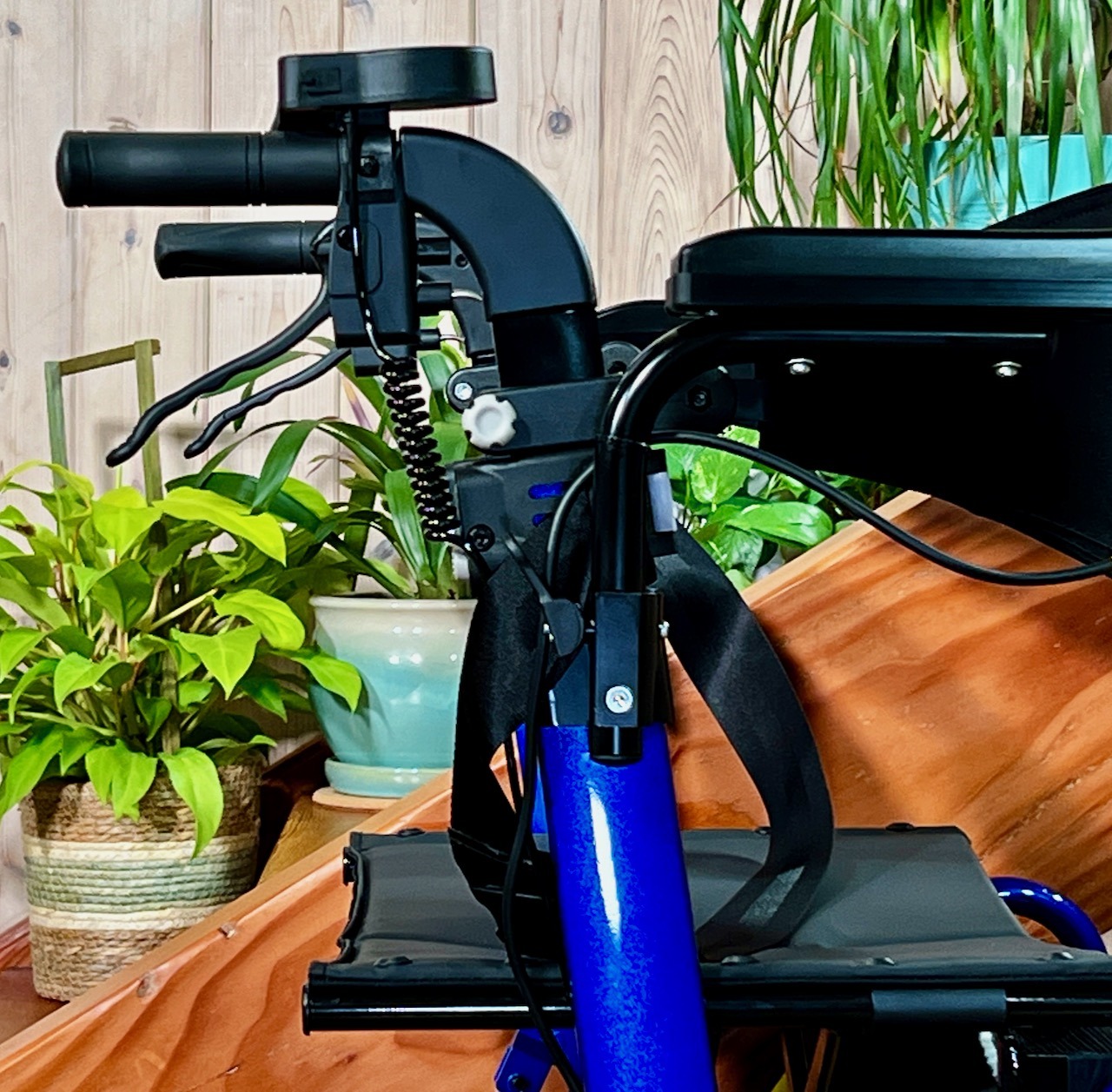 Wheellator XL – Holds Up to 400 Lbs Motorized Walker / Wheelchair ...